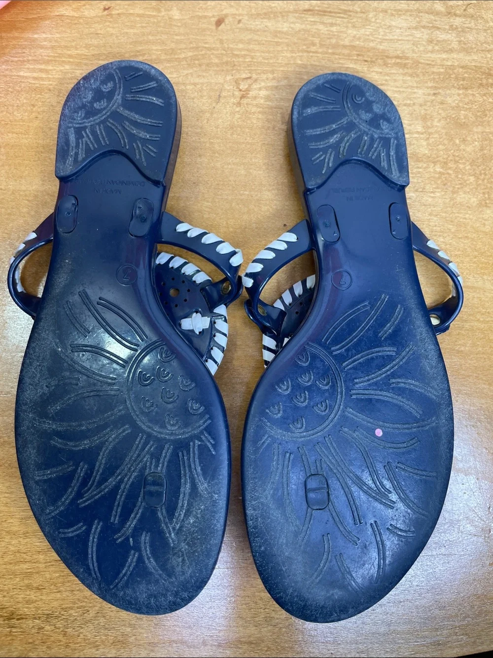 Jack Rogers Navy & White Daisy Thong Sandals with Gold Accents. Size 7